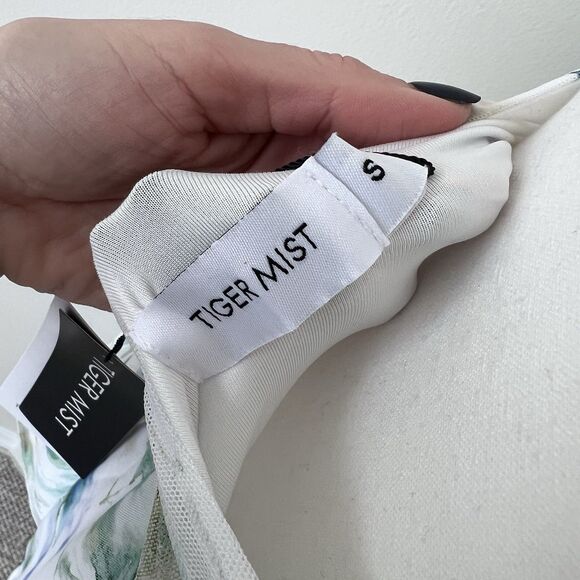 Tiger Mist Theo Floral Asymmetrical Mini Dress Size Small NEW White Green Y2K - Picture 9 of 10